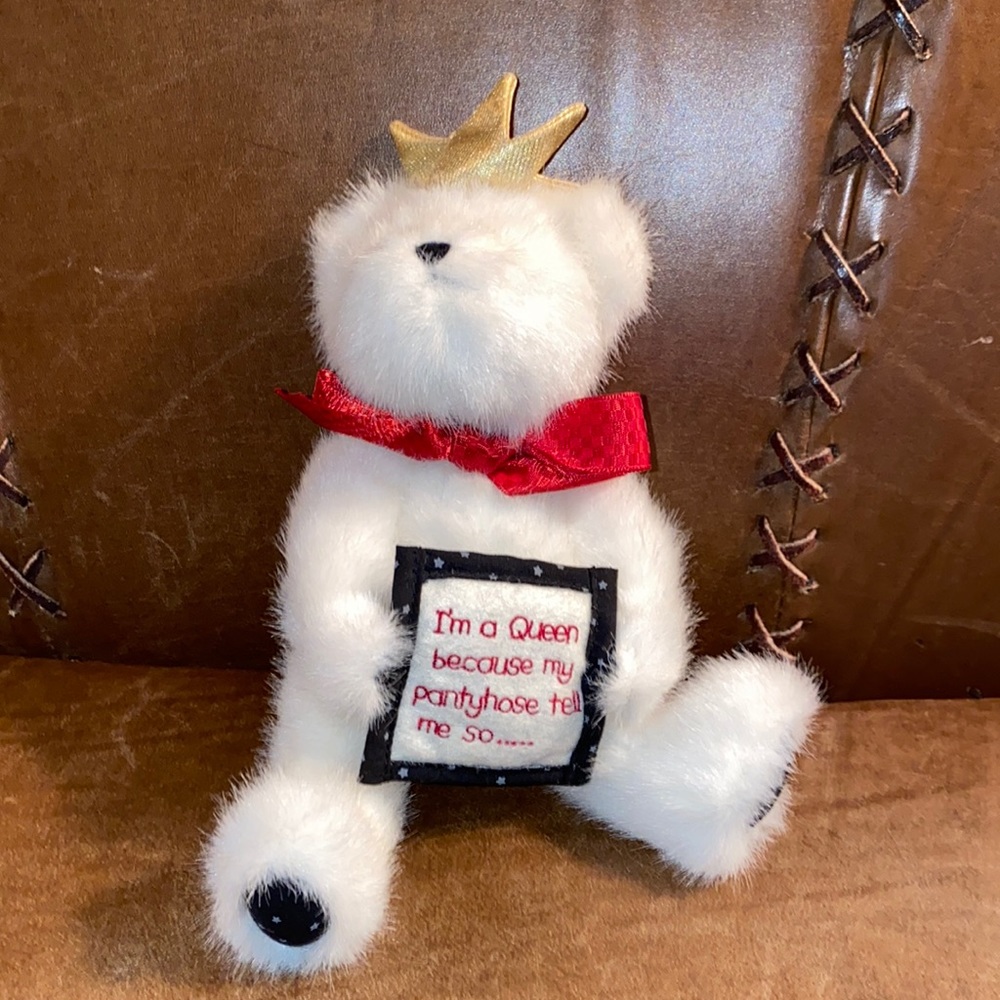 “I’m a Queen because my Pantyhose tell me so....” Boyd’s Bear 2004 Queenie